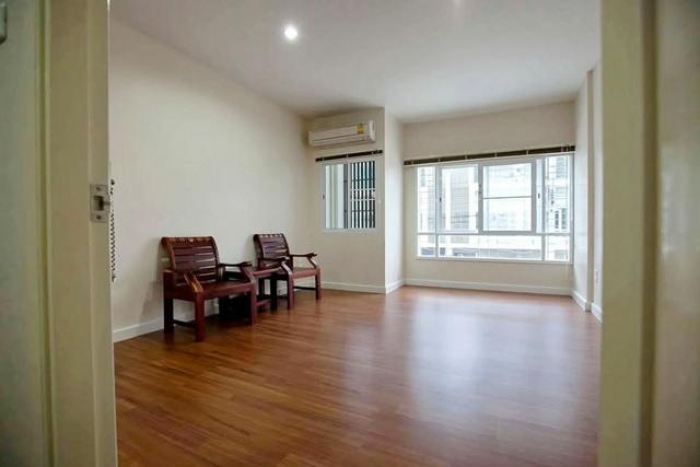 จัดเต็มเฟอร์ฯ 19 ตร.วา. เตรียมน้อม480.ม ม.นิด้า 2.5 กม. ให้เช่าทาวน์เฮาส์หรู 3 ชั้น 3 นอน 229ตร.ม. รามคำแหง140-146 เดอะพ 8