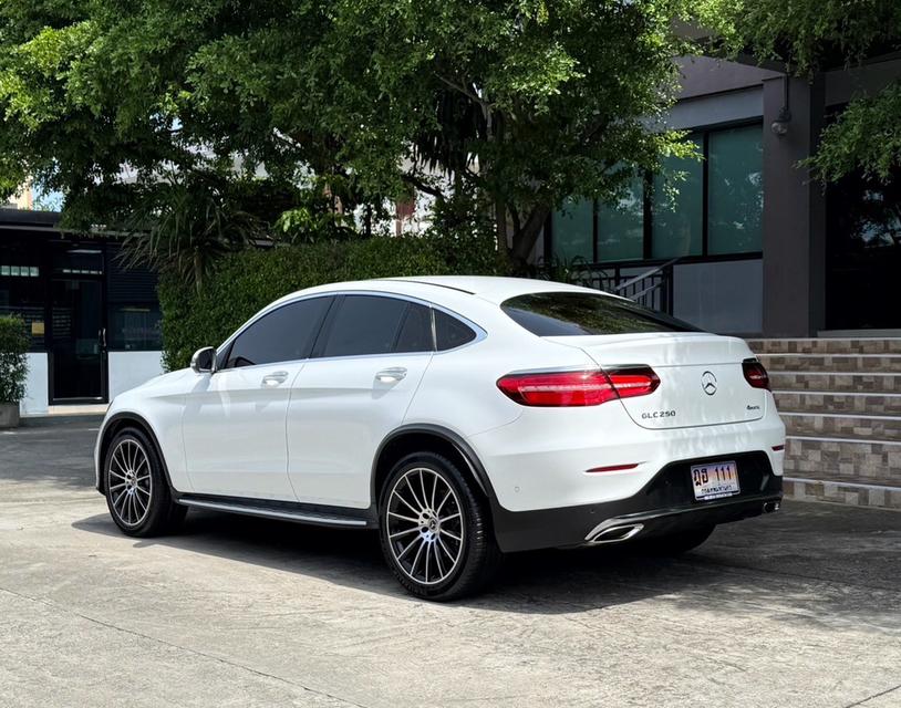 2020 BENZ GLC 250 COUPE รถมือเดียวออกป้ายแดง รถวิ่งน้อย เข้าศูนย์ทุกระยะ รถไม่เคยมีอุบัติเหตุครับ 6