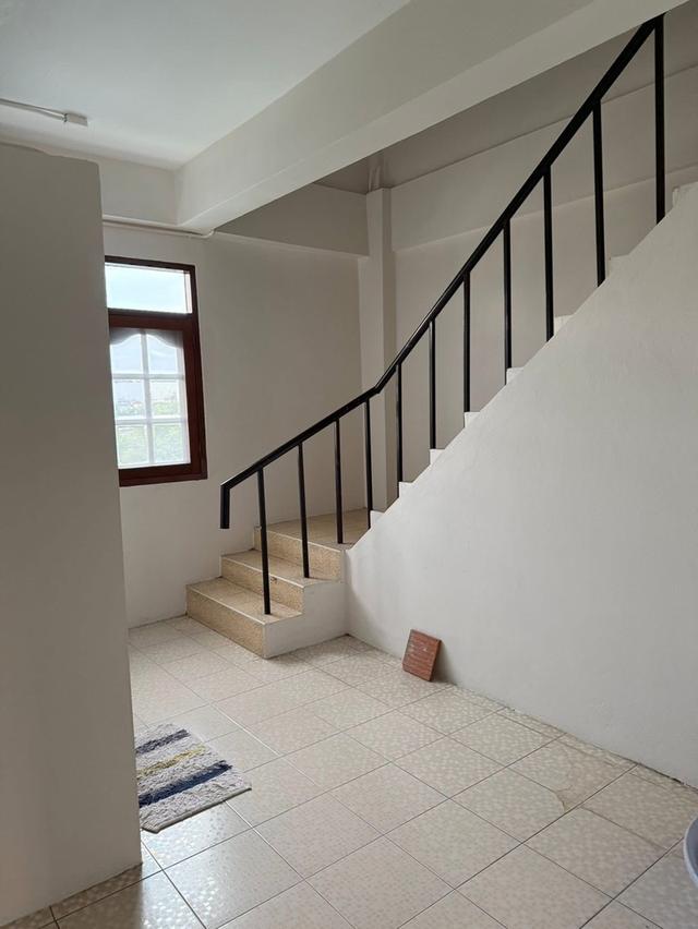 อาคารพาณิชย์ 2 ห้องที่ ตีทะลุกัน 18