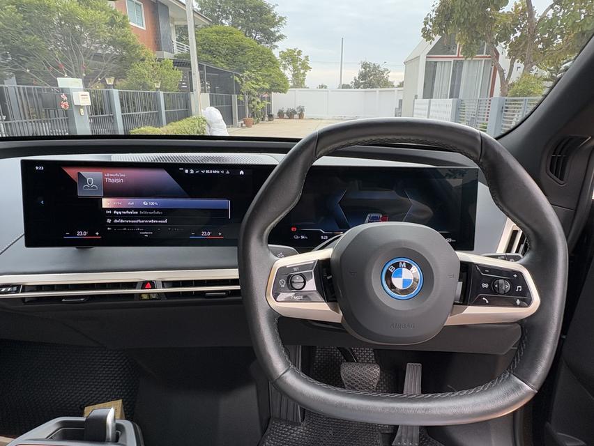 BMW IX 8