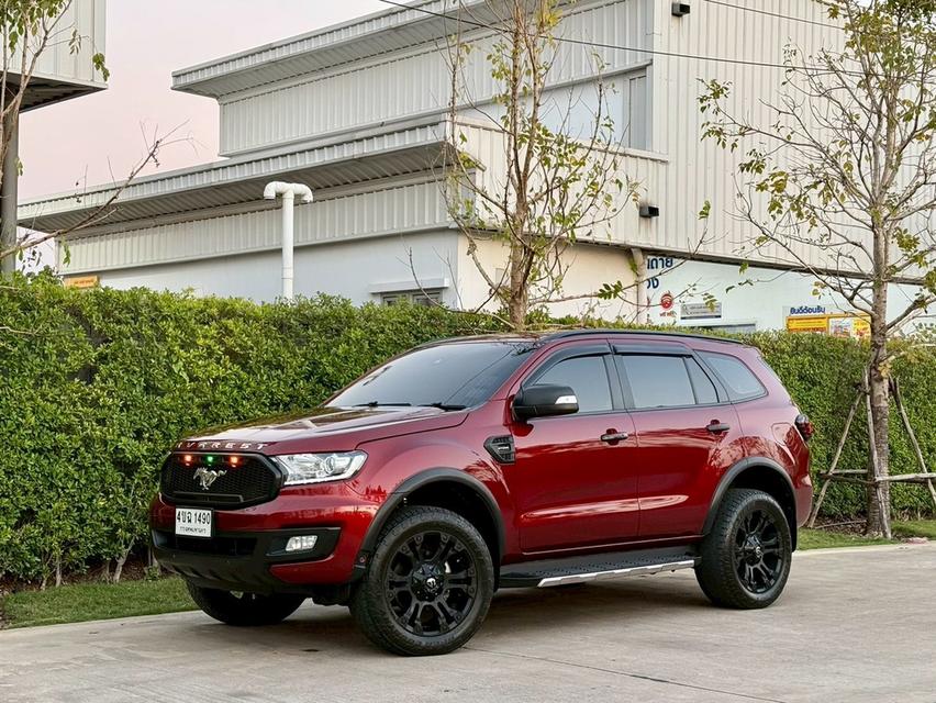 Ford Everest 2.0 Bi-Turbo 4WD Titanium Plus สีแดง ปี 2019 มือเดียวป้ายแดง