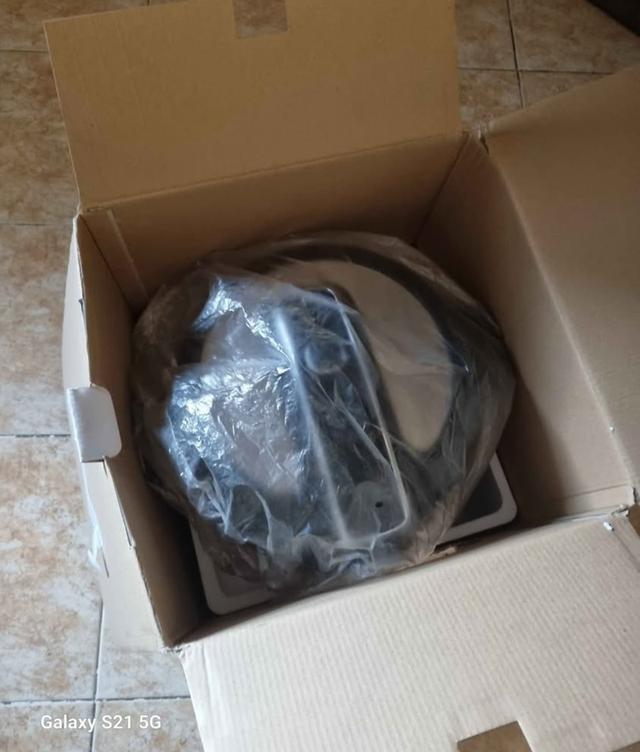 Electric pressure cooker new in box packing.  only 1200 bhat. Electric howerboard/segway only 1000 bhat