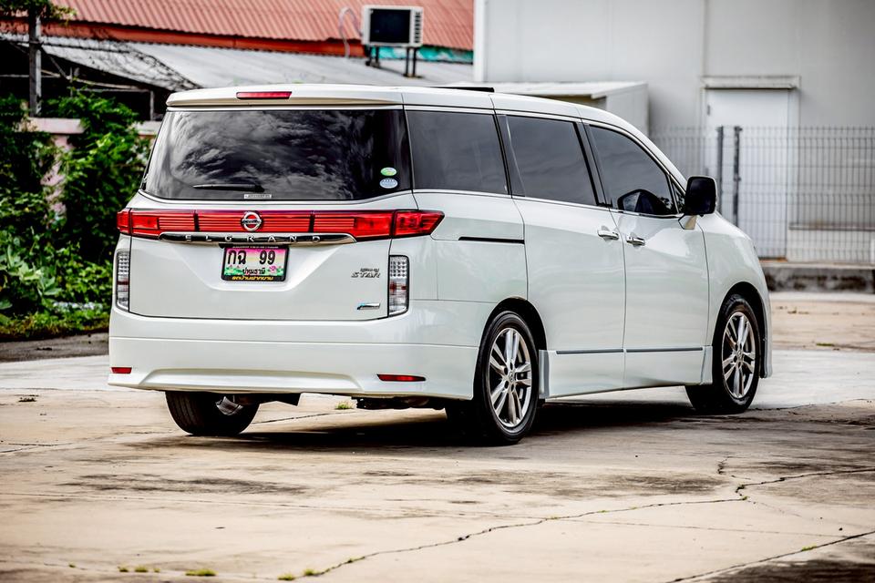 Nissan Elgrand 2.5 ปี 2012 สีขาว 7 ที่นั่ง ประตูสไลด์ไฟฟ้า