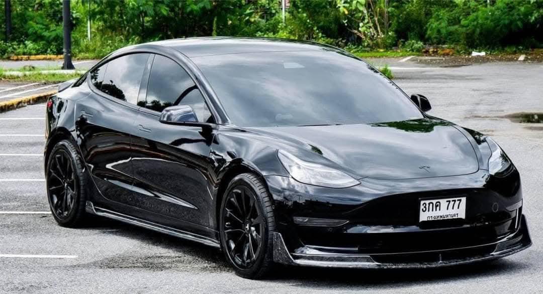 Tesla Model 3 สีดำ 2