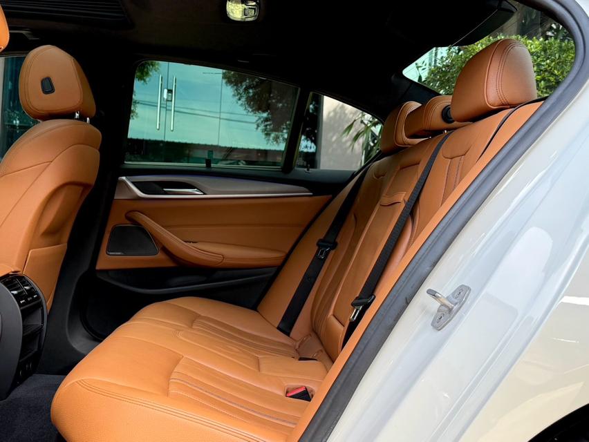 2020 BMW 530e MSPORT รถมือเดียวออกป้ายแดง รถวิ่งน้อย รถเข้าศูนย์ตามระยะ ไม่เคยมีอุบัติเหตุครับ 14