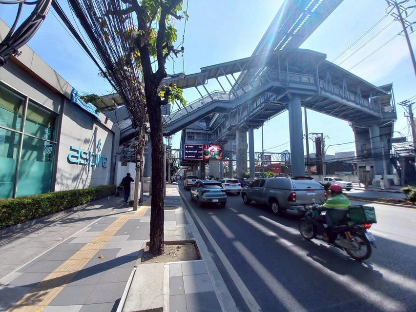 แอสปาย ลาดพร้าว 113 ติดสถานี MRT บางกะปิ 29 ตร.ม. อยู่ชั้น 2 ติดถนนใหญ่ลาดพร้าว สวยแต่งครบ พร้อมอยู่ เฟอร์ฯครบ 8