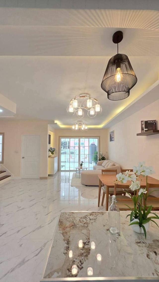 หมู่บ้านพฤกษา18/1 บางใหญ่ ซอยแก้วอินทร์ ทาวน์เฮาส์ 2 ชั้น มีเคาท์เตอร์บาร์ ตกแต่งใหม่พร้อมอยู่ หน้ากว้าง 6 เมตร ใกล้ทางด่วนM81-เซ็นทรัล เวสต์เกตื่น 3