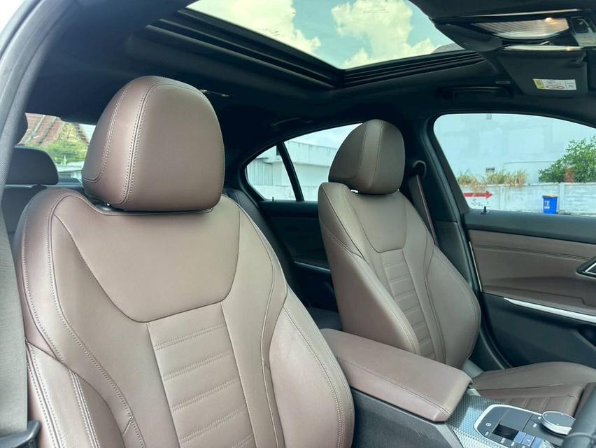 BMW 330e M Sport LCI (G20) 2023 • Mileage: 25,000 km . 💵 ราคาเพียง 1,750,000 THB รูปที่ 11