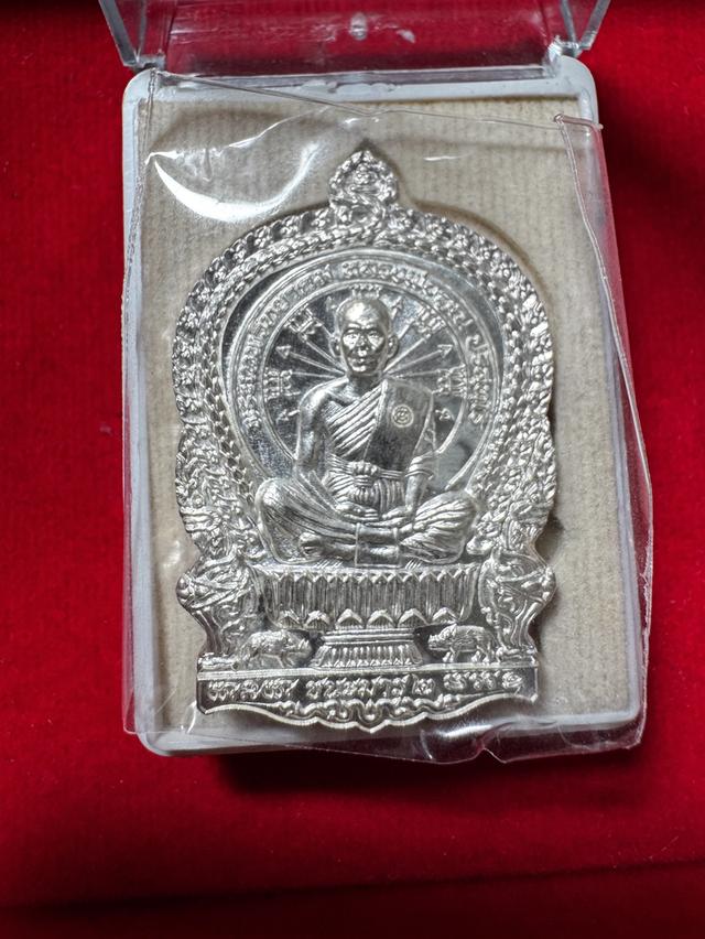 หลวงพ่อคูณ นั่งพานชนะมาร2 เนื้อเงิน
