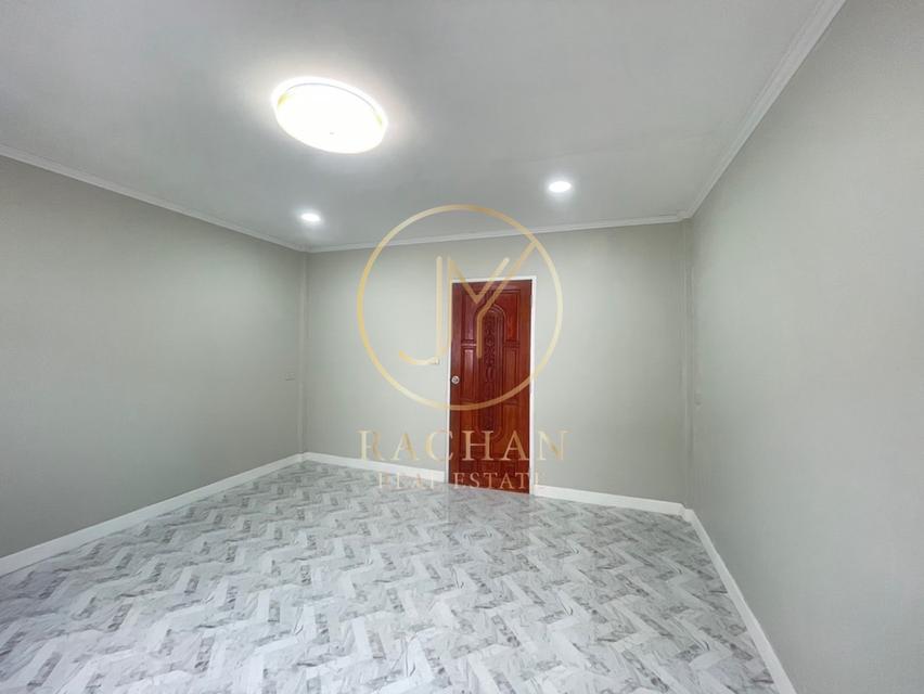 B69-294 ขายด่วน ทาวน์เฮาส์  2 ชั้น  บ้านรีโนเวทใหม่ หมู่บ้านจิตตกาญจน์ เนื้อที่ 16 ตร.ว พื้นที่ใช้สอย 110 ตร.ม 2 ห้องนอน 2 ห้องน้ำ 1 ห้องครัว 12