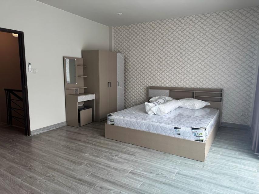 ให้เช่าหรือขายทาวน์โฮม 3 ชั้น (บ้านใหม่ บ้านใหญ่) โครงการสุวรรณภูมิทาวน์ @ หัวตะเข้ ซอยลาดกระบัง 54/3 ติดถนน ใกล้สนามบินสุวรรณภูมิ 6