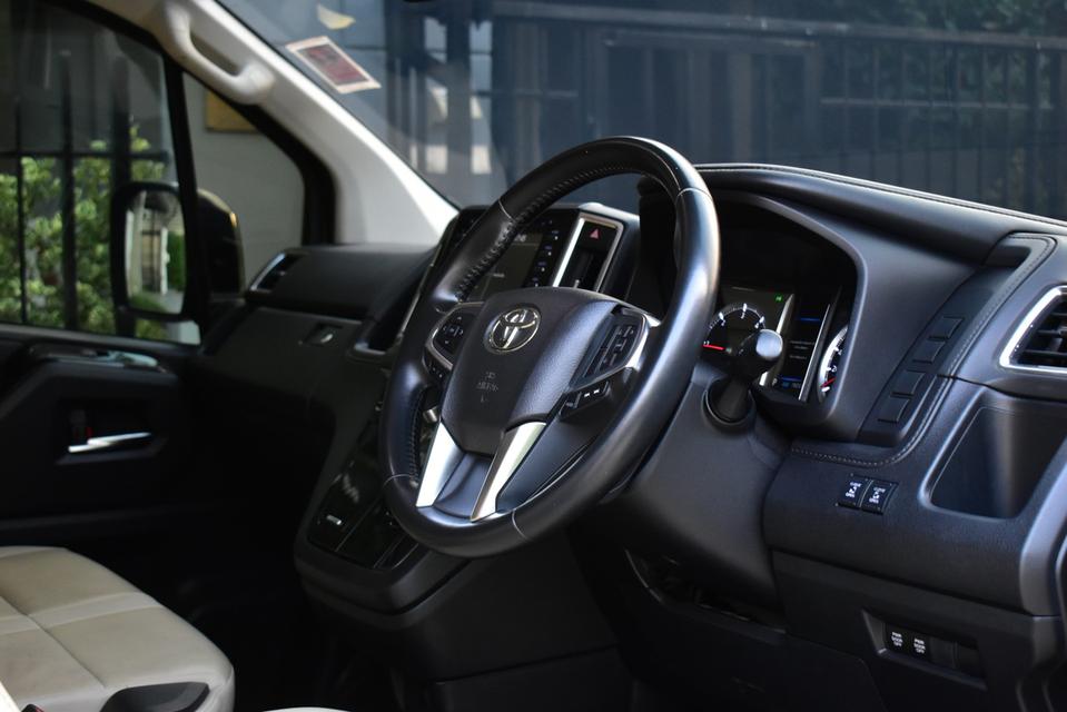 TOYOTA MAJESTY 2.8 Standard 6AT  ปี2020 สีดำ ออโต้ ดีเซล ไมล์ 7x,xxx km 15