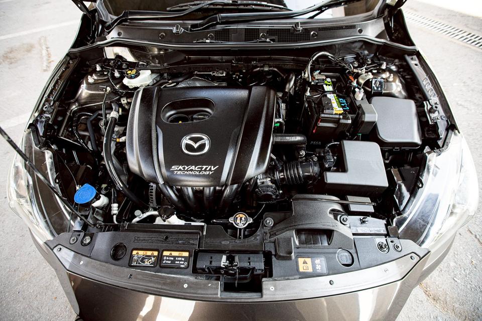 Mazda2 1.3 HighConnect Sport ปี 2017 สีน้ำตาล มือเดียวป้ายแดง 18