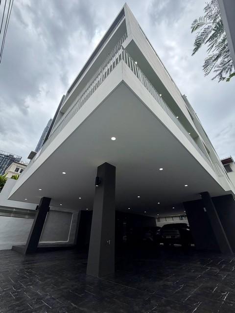 ขาย โฮมออฟฟิศ 5 ชั้น พระราม 9 ซอย 7 รวมดาดฟ้า พร้อมลิฟท์ สไตล์ Modern Luxury ใจกลางพระราม 9 หลัง Central พระราม9 เดินถึง MRT พระราม 9 2
