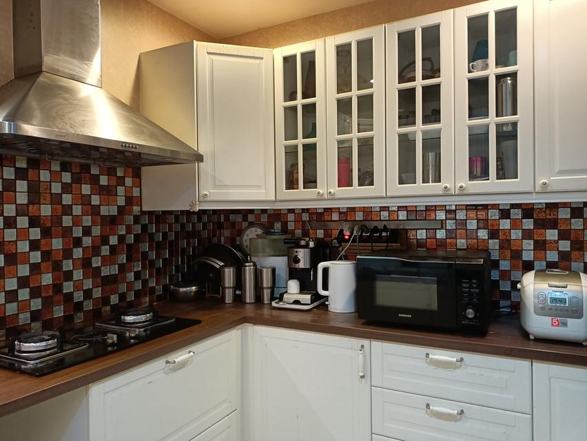 บ้านเดี่ยว 2 ชั้น เนื้อที่ 53.6 ตารางวา 3 ห้องนอน 3ห้องน้ำ 2ที่จอดรถ มีสระว่ายน้ำในหมู่บ้าน 5