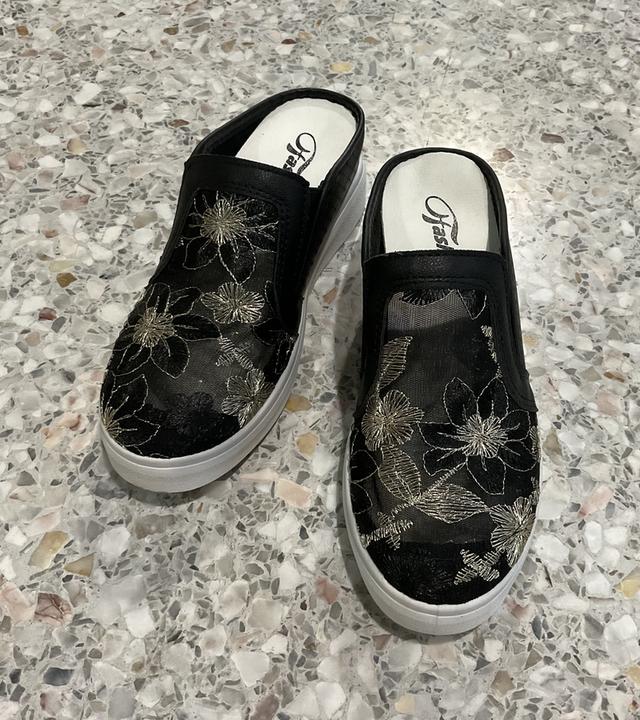 รองเท้ามือ2, รองเท้าเปิดส้น Slip-on