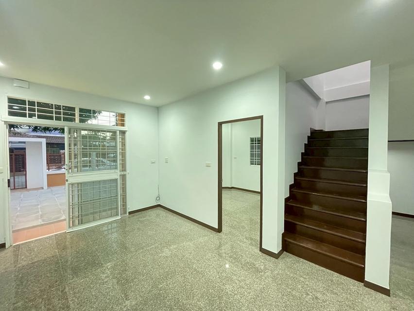 ขายบ้านเดี่ยวพร้อมอยู่  2 ชั้น 4 ห้องนอน 2 ห้องน้ำ 1 ห้องครัว 1 ห้องเก็บของ หมู่บ้านพฤกษากาญจน์ 3 ตำบลท่ามะขาม อำเภอเมือง จังหวัดกาญจนบุรี 16