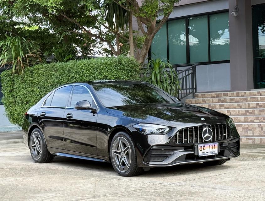 2024 BENZ C350e AMG W206 รถมือเดียวออกป้ายแดง วิ่งน้อยเพียง 30,000 กม มีวารันตีศูนย์อีกนาน รถไม่เคยมีอุบัติเหตุครับ