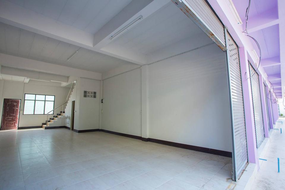 อาคารพาณิชย์ 3 ชั้น ใจกลางเมืองนครสวรรค์บนถนนโกสีย์ 2 ห้องนอน 2 ห้องน้ำ 3