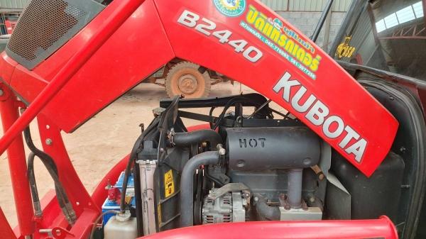 ขาย รถตัดอ้อย ยี่ห้อ KUBOTA B2440 รถพร้อมใช้งาน 2