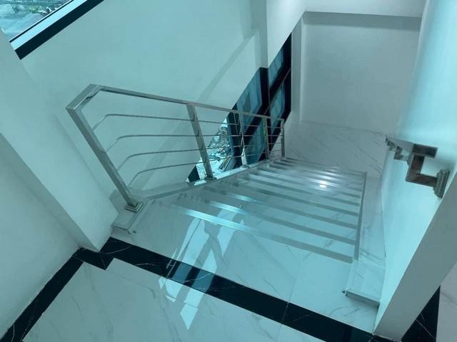 ขายอาคารสำนักงาน 6 ชั้น (รวมดาดฟ้า) ย่านเลียบด่วน 1700 ตรม. ซอยลาดพร้าว 87 รีโนเวทใหม่ ใกล้ MRT ลาดพร้าว 83 ใกล้ CDC 7