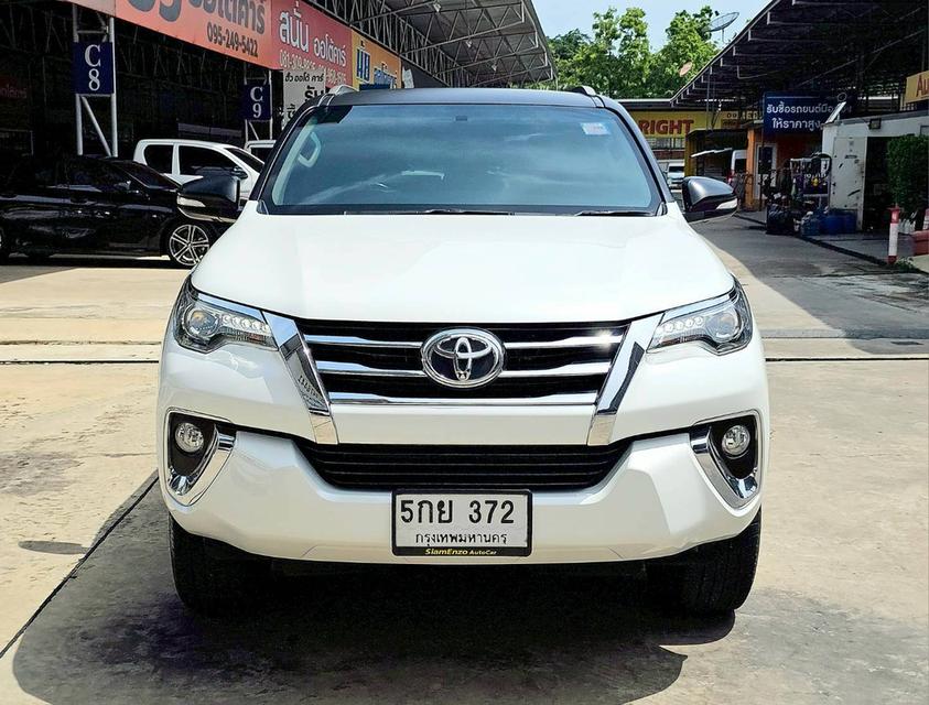 รหัสรถ SEZ372 Toyota Fortuner 2.8 V 4WD เกียร์ ออโต้ ดีเซล สี ขาว-ดำ ปี 2016 4