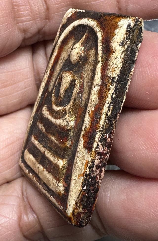 พระสมเด็จพิมพ์ใหญ่ มีคราบลงชาด ทอง เดิม