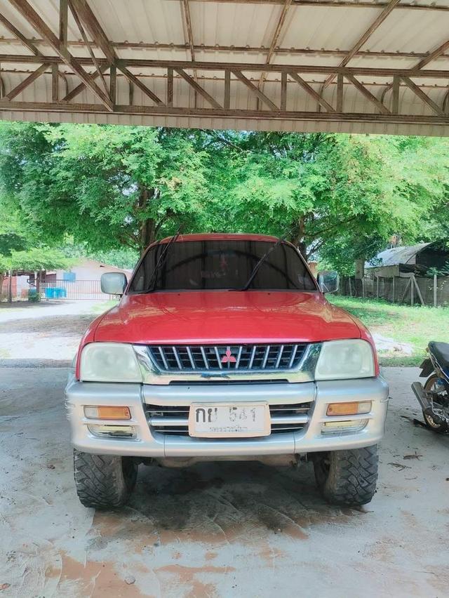 Mitsubishi Strada Grandis สีแดง