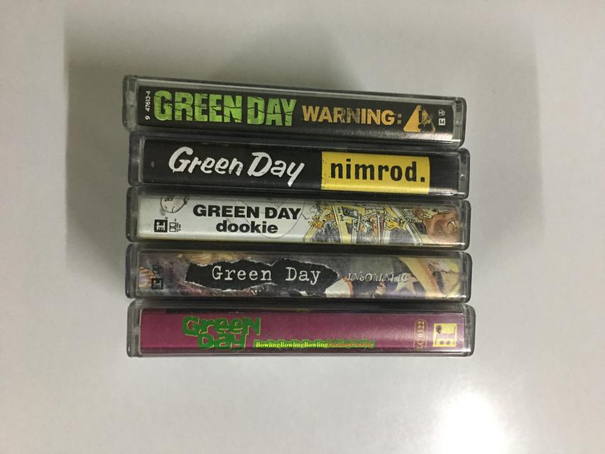 ขายเทปคาสเช็ตวงร็อคระดับตำนานของโลกดนตรี Green Day หลายอัลบั้ม  2