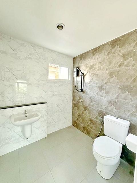 ใกล้ถนนวิชิตสงคราม ตลาดกะทู้ 900 ม. กะทู้ ป่าตอง (ภูเก็ต) 3นอน 158 ตร.ม.40 ตร.วา. น้ำตกกะทู้ 1.9 กม. 8