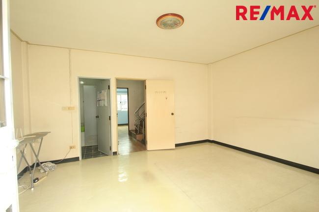 ทาวน์เฮ้าส์สุชาเพชรเกษม112 หนองแขมสาย4 ต่อเติมแล้ว 3ชั้น 18.2วา ใกล้มหาวิทยาลัยธนบุรี เดอะมอลล์บางแค บ้านสภาพดี โครงสร้างแข็งแรง ราคา 1.79ล้านบาท 17