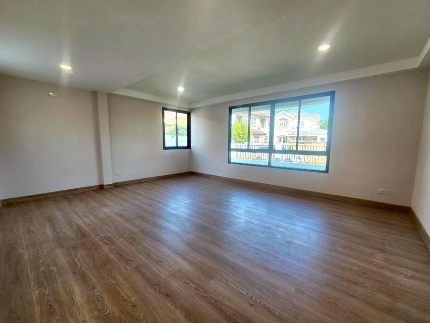 ขายบ้านมือสองตกแต่งใหม่ โครงการ ชลลดา บางบัวทอง (Chonlada Bangbuathong) หลังริม คุณภาพแบรนด์ LH เนื้อที่ 76 ตร.ว. 11