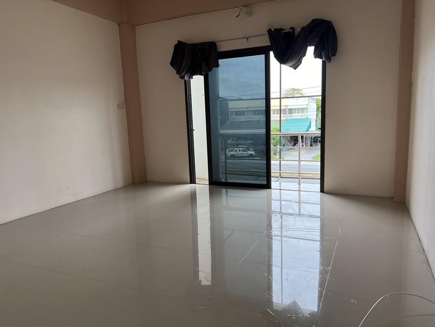 อาคารพาณิช์ 3 ชั้นครึ่ง ทำเลค้าขาย 16