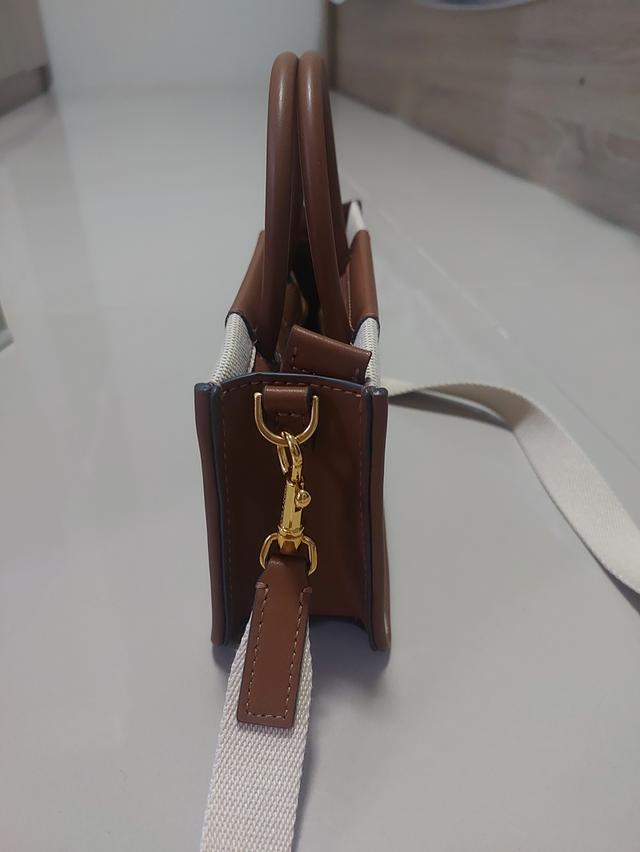 กระเป๋า สะพาน charles & keith รุ่น itzy