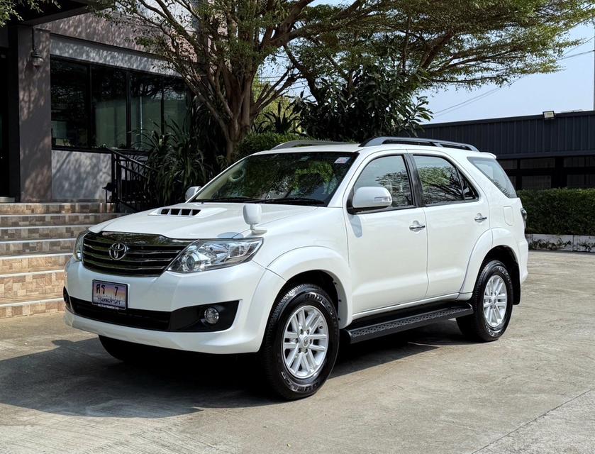 2013 TOYOTA FORTUNER 3.0V รถมือเดียวออกป้ายแดง รถวิ่งน้อยเพียง 155,000 กม รถไม่เคยมีอุบัติเหตุครับ 4