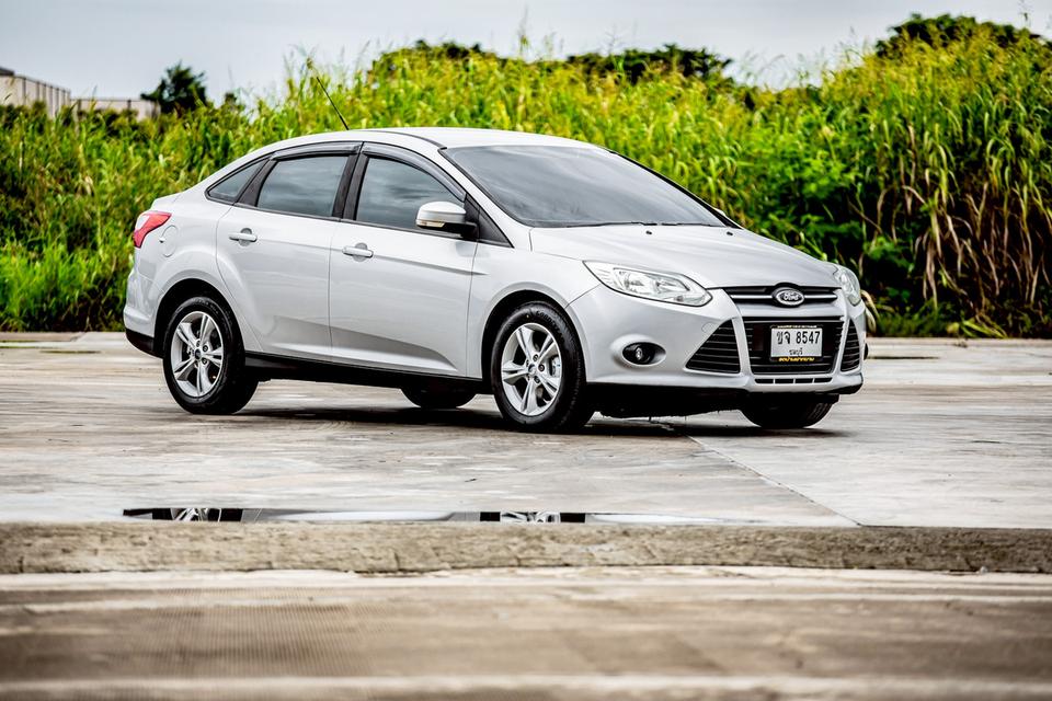 Ford focus 1.6 Sedan ปี 2012 สีเทา  4