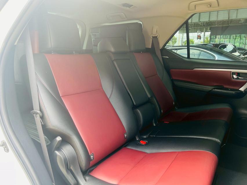 รหัสรถ NP5012 รถรุ่น : TOYOTA FORTUNER 2.8 TRDปี : 2018 9