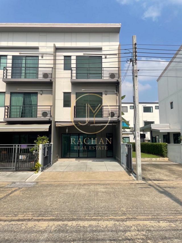 B69-301 ขายด่วน ทาวน์โฮม 3 ชั้น หมู่บ้านกลางเมือง ปิ่นเกล้า-จรัญฯเนื้อที่ 18.9 ตร.ว พื้นที่ใช้สอย 145 ตร.ม 3 ห้องนอน 3 ห้องน้ำ 1