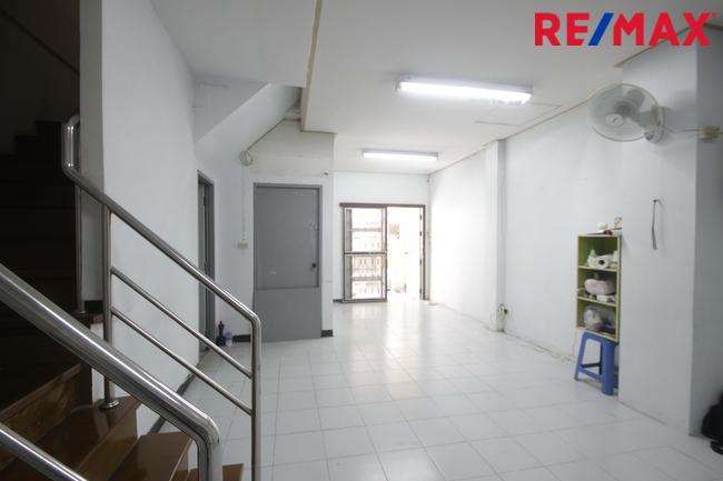 ทาวน์เฮ้าส์สุชาเพชรเกษม112 หนองแขมสาย4 ต่อเติมแล้ว 3ชั้น 18.2วา ใกล้มหาวิทยาลัยธนบุรี เดอะมอลล์บางแค บ้านสภาพดี โครงสร้างแข็งแรง ราคา 1.79ล้านบาท 8