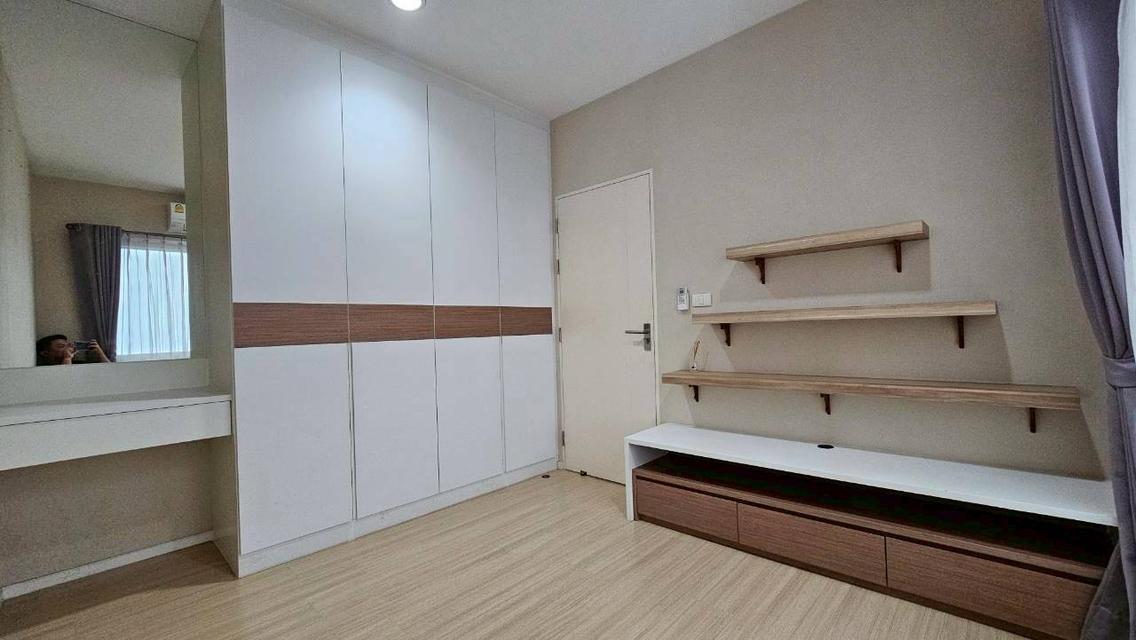 ขายด่วน ทาวน์โฮม 3 ชั้น หมู่บ้านกลางเมือง เกษตร - นวมินทร์  หลังริม เนื้อที่ 51.7 ตารางวา 3 ห้องนอน 3 ห้องน้ำ  2 จอด 17