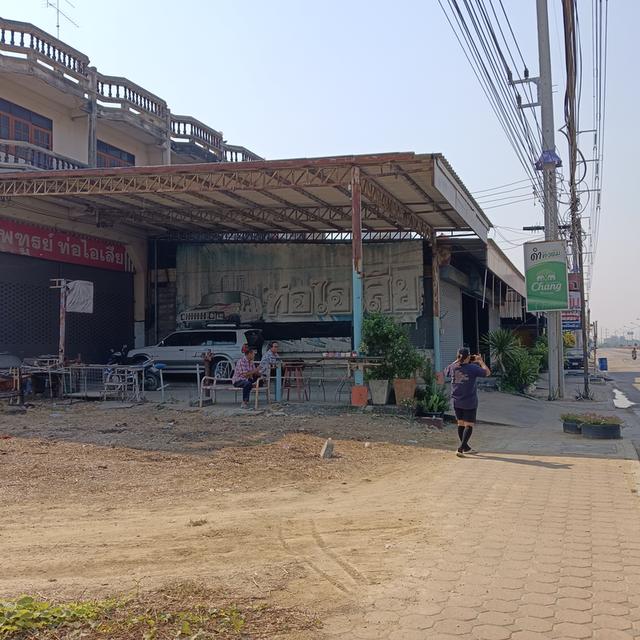 ที่ดินพร้อมตึกติดสี่แยกไฟแดง ติดถนน340 ด้านหน้าด้านหลังติดถนน 1