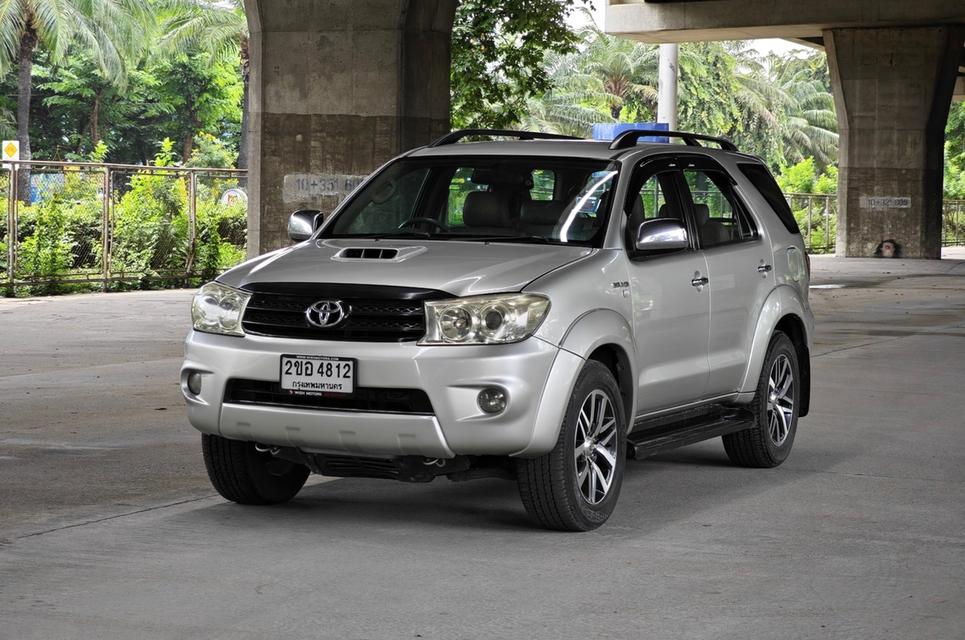 Toyota Fortuner 3.0 V Auto ปี 2010 2