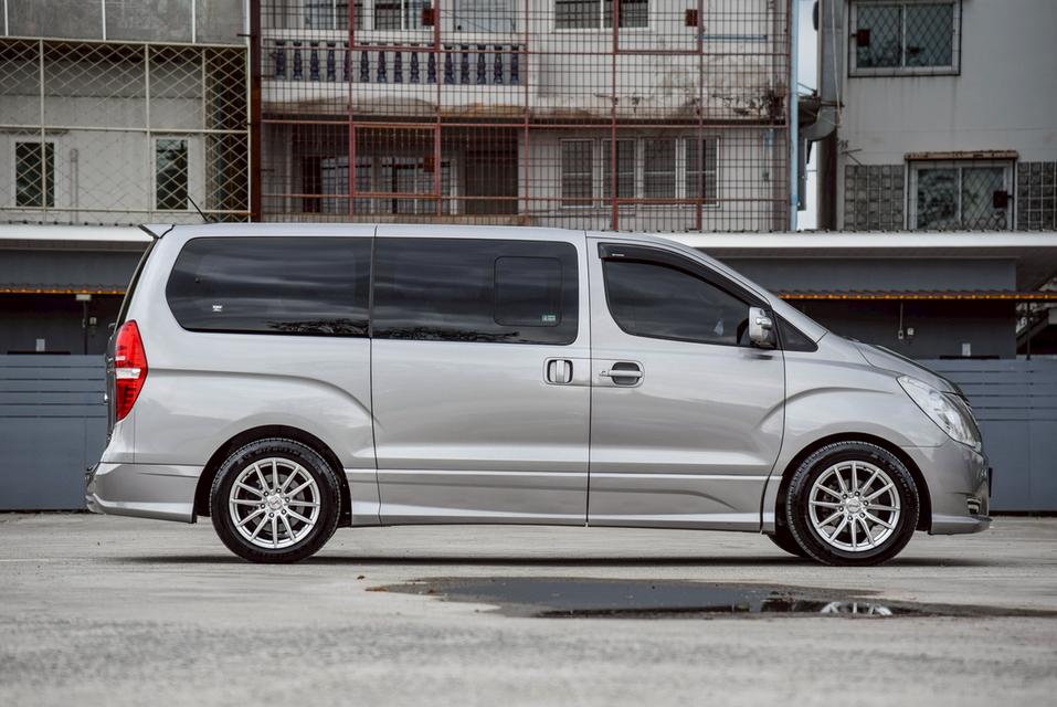 รหัสรถ CBL2738 HYUNDAI H-1 2.5 Deluxe AT 2017