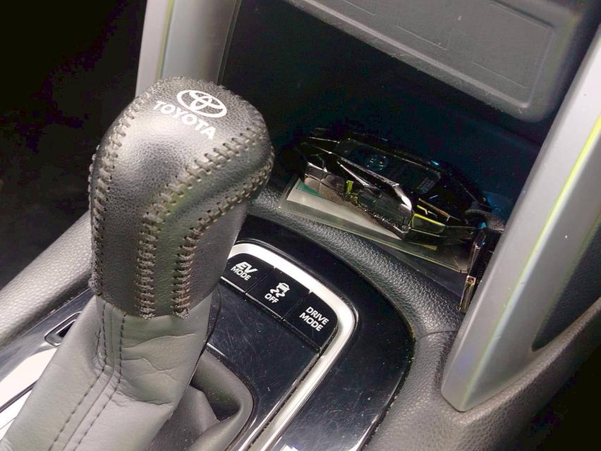 Toyota Cross 1.8 Hybrid Premium  safety สีเทา  ปี 2020  ออโต้  17