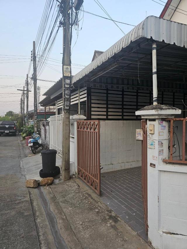 บ้านทาวเฮาส์ ใกล้รถไฟฟ้า 16