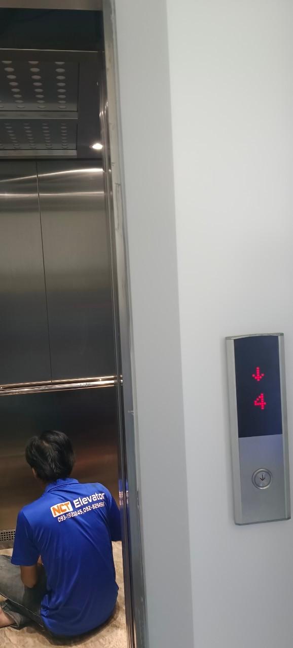 ลิฟต์แบบมีห้องเครื่อง