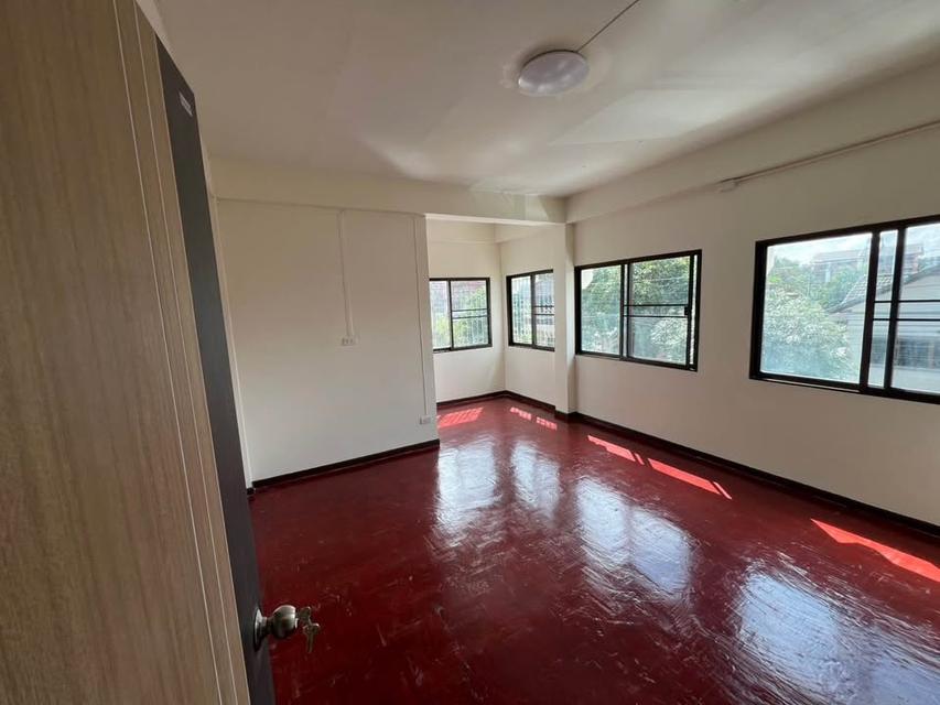 🏡 ให้เช่าทาวน์เฮ้าส์ 2 ชั้น2คูหา ทำเลเศรษฐกิจ ใกล้สนามบิน #เมืองเชียงใหม่ ราคาเพียง 22,000 บาท/เดือน ✨ 清迈市区双联两层联排别墅出租 6 卧室 3 卫生间 – 租金 22,000 泰铢/月 ✨ 10