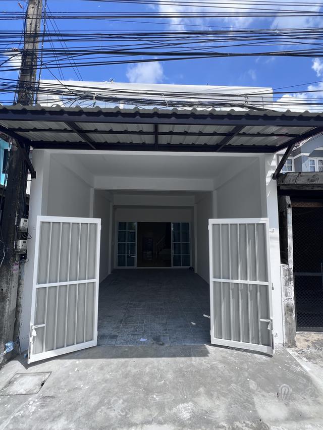 ทาวน์เฮ้าส์มือสอง ใกล้ตลาดเอซี รีโนเวทใหม่ทั้งหลัง 8