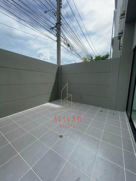RH081325 ให้เช่า Home Office 4ชั้น Premium Place Mix Nawamin ติดถนนนวมินทร์ ใกล้ bts สายสีชมพู 6
