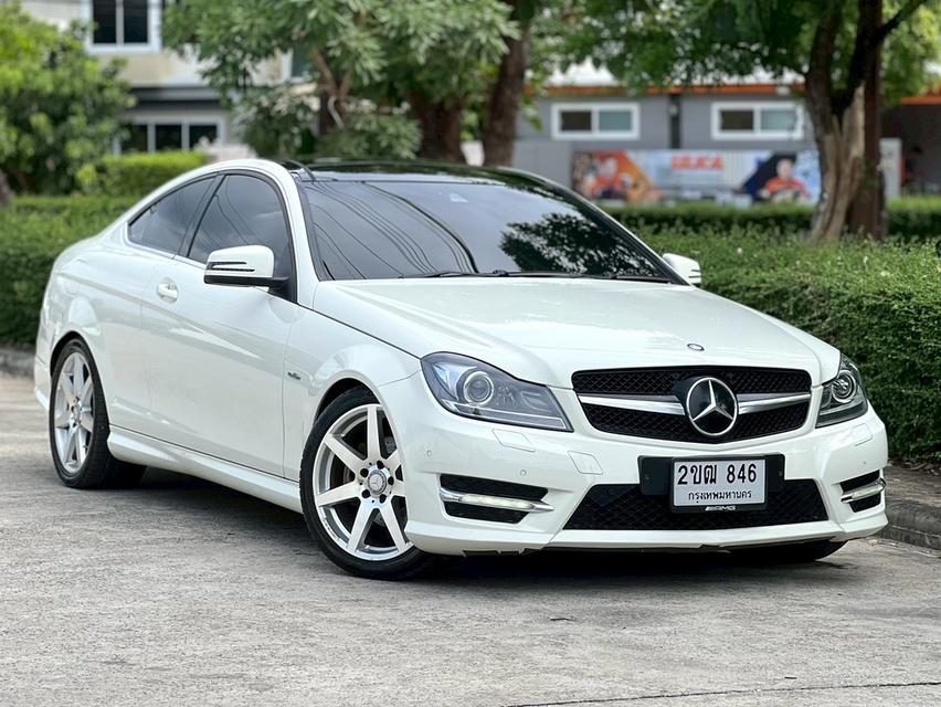 รุ่นรถ : Mercedes Benz C180 Coupe เครื่องยนต์: เบนซิน เกียร์:AT ปี: 2012 สี: ขาว ไมล์: 9x,xxx กม.